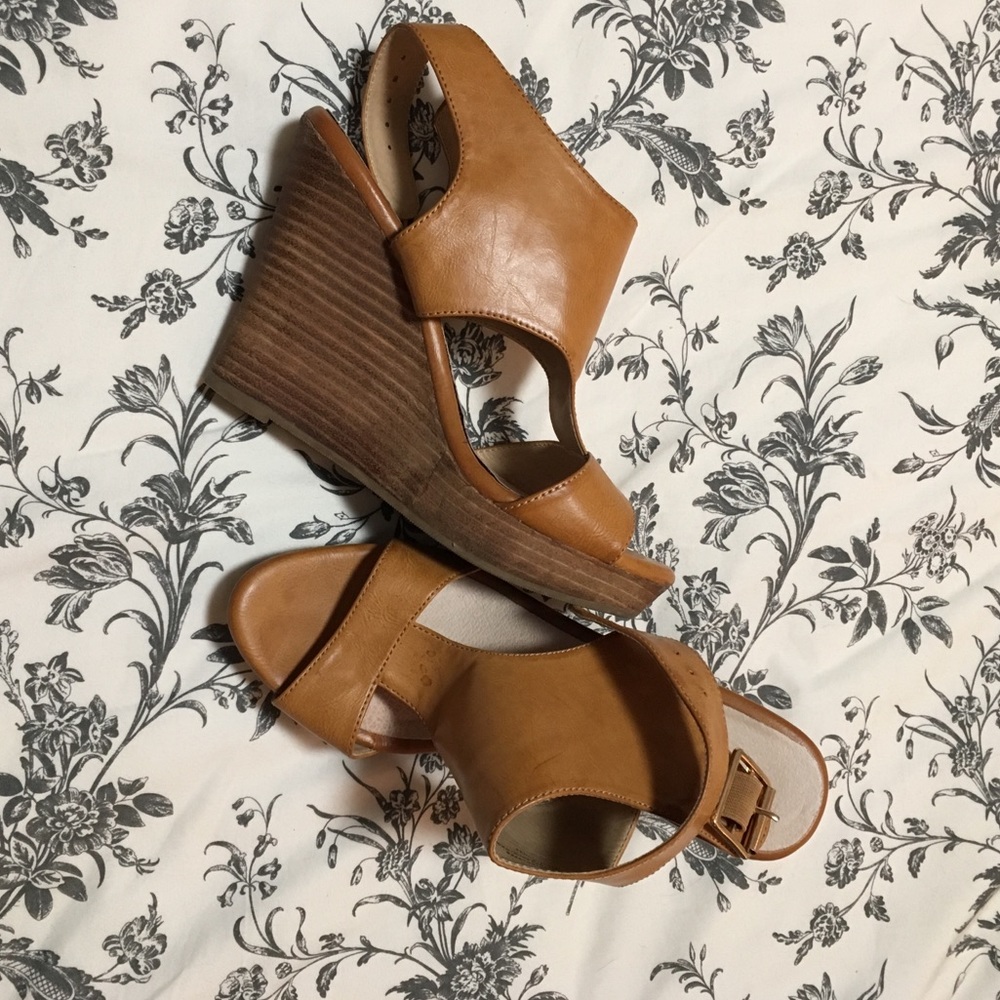 light tan leather wedges